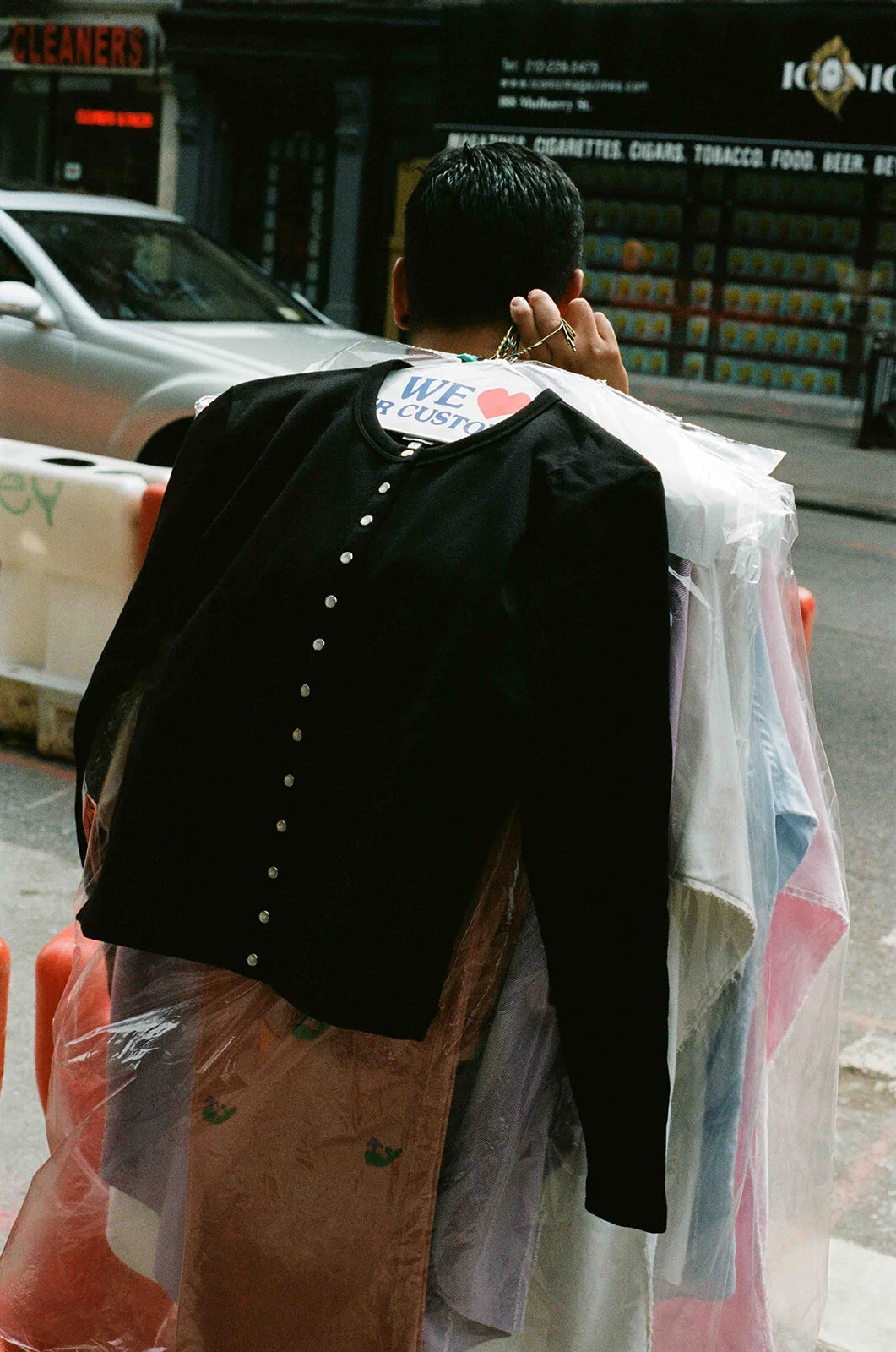 アート・デザイン・音楽 Des photographes et le cardigan pression agnès b. presents “ PHOTOGRAPHERS  ARTISTS AND THE SNAP